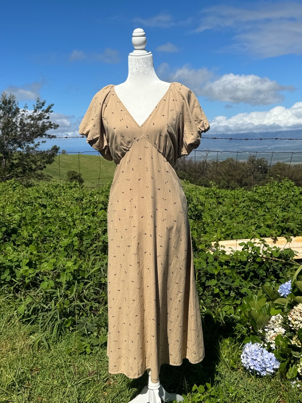 Peasant prairie Tan Floral Puff sleeve Midi dress universal thread large NWT